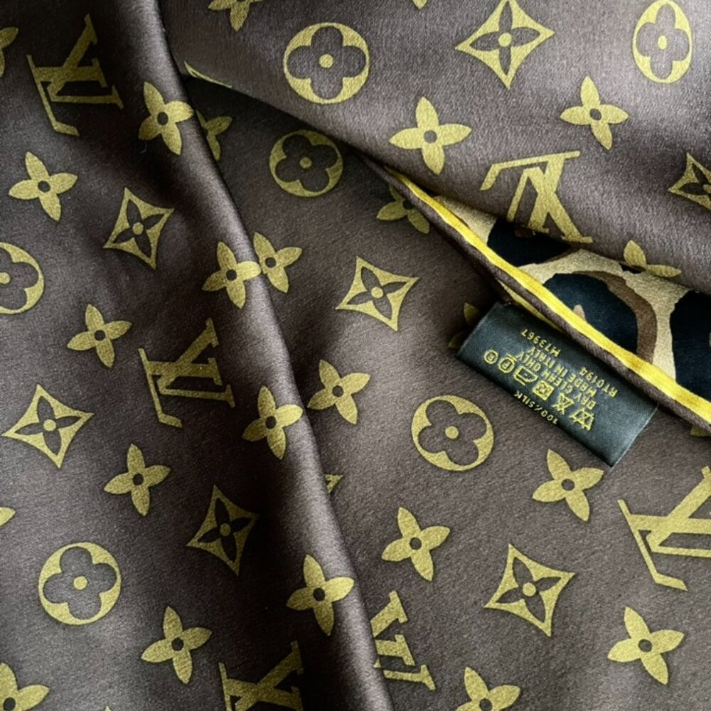 Display#1 Louis Vuitton Monogram Logo Animal Oversize Brown Gold Silk Wrap - Picture 10 of 16